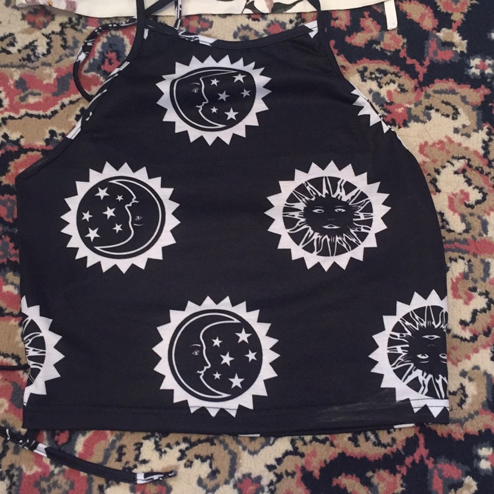 2 crop tops!